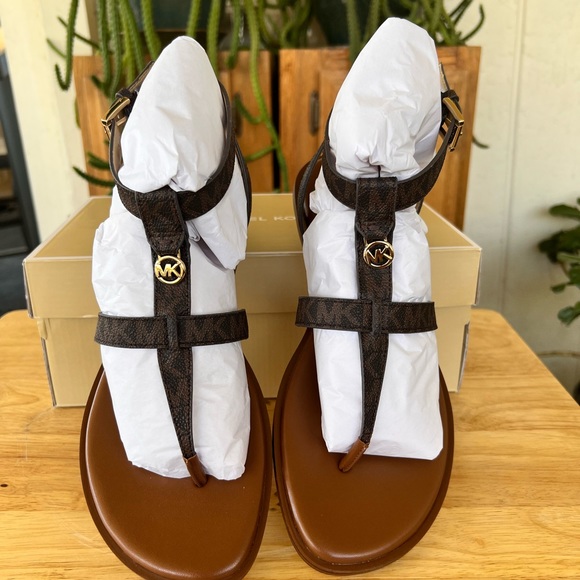 112. Michael Kors Sasha Logo Sandals - Picture 4 of 6